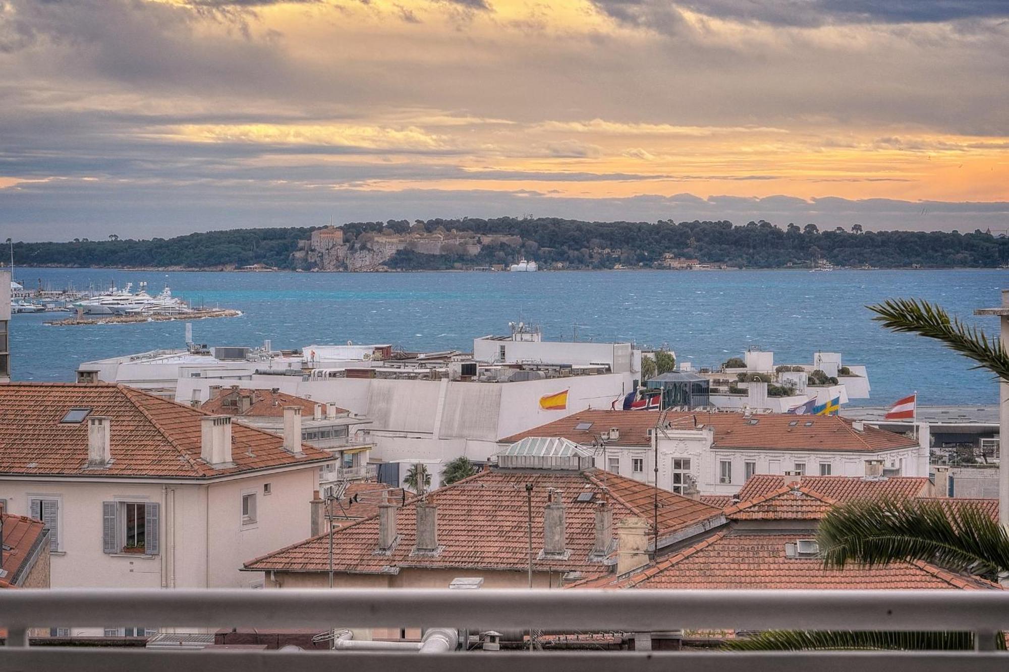 Immogroom - Sea View - Swimming Pool - Terrace- Clim Apartment *